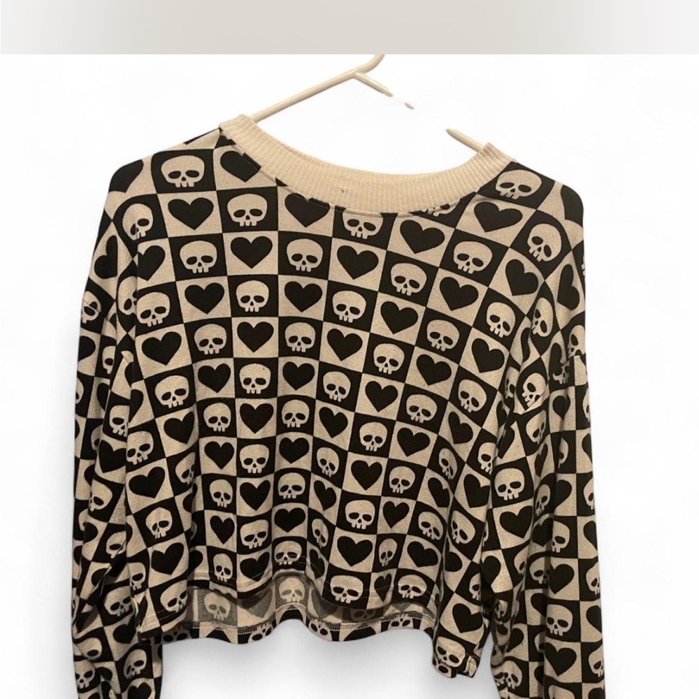 American Eagle Outfitters Black and Cream Skull and Heart Cropped Sweater
